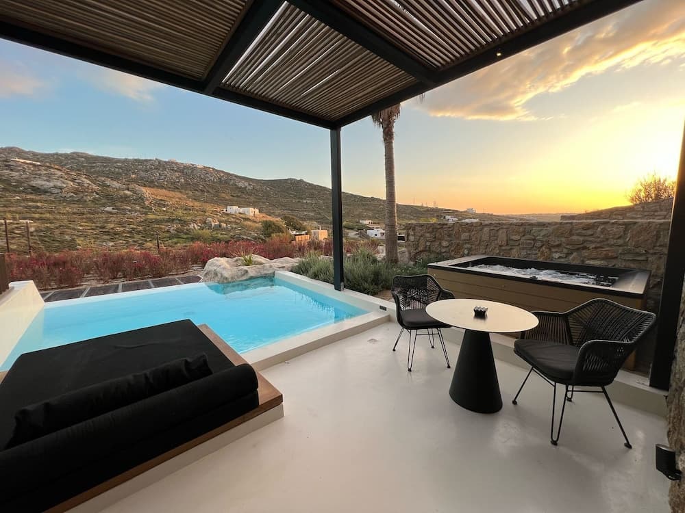 Ftelia Black Villas