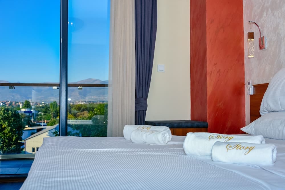 Hotel Story