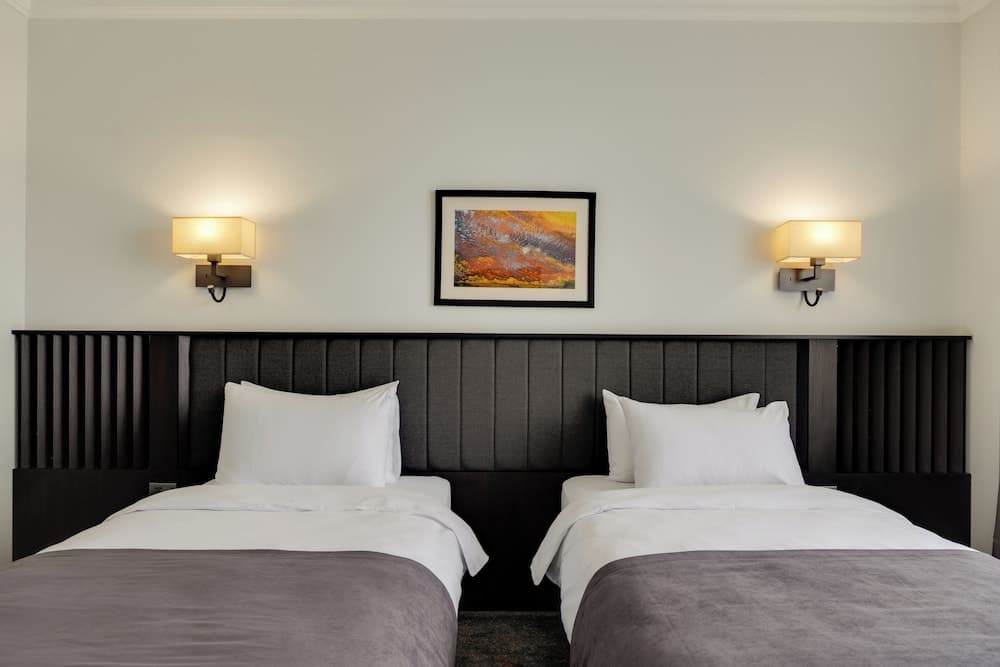 Pine Astoria Hotel