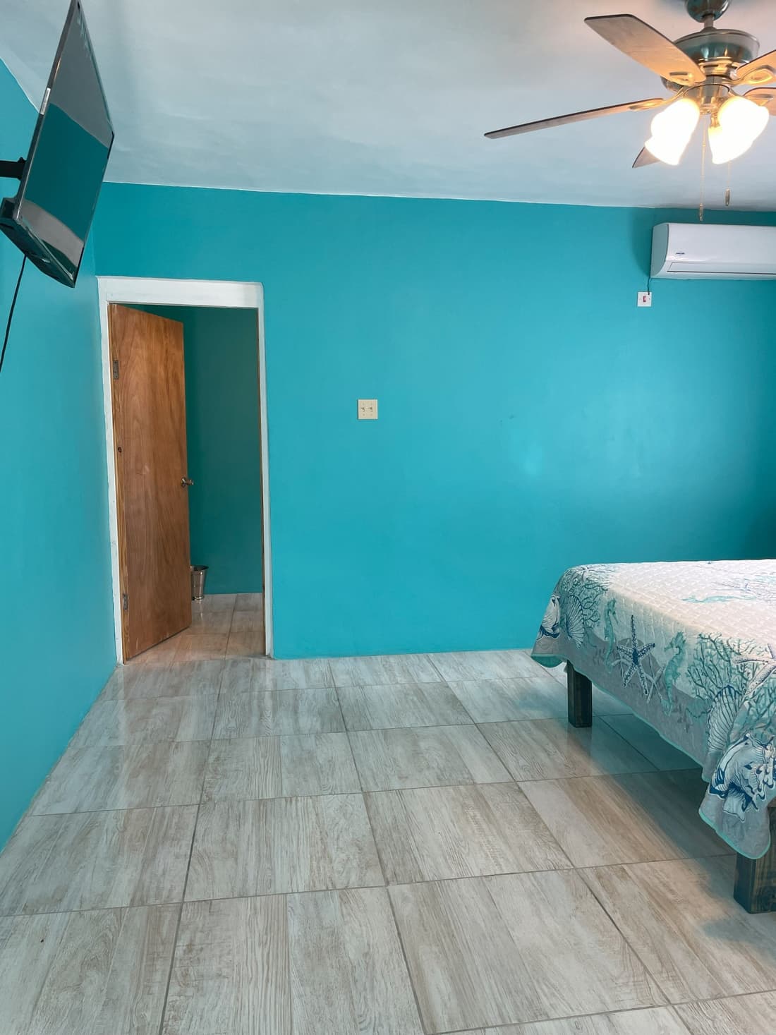 YanceyLargo Estate - Newly Built Modern 1 Bedroom Suite 1 Villa by RedAwning