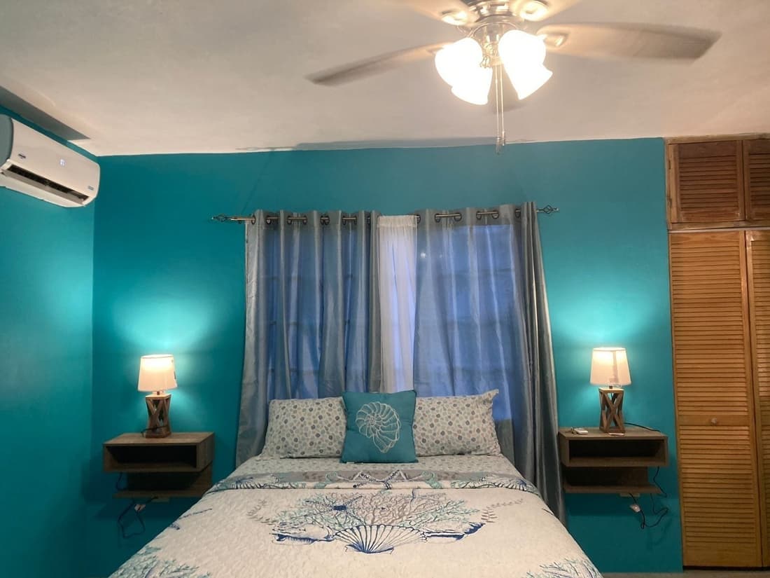 YanceyLargo Estate - Newly Built Modern 1 Bedroom Suite 1 Villa by RedAwning