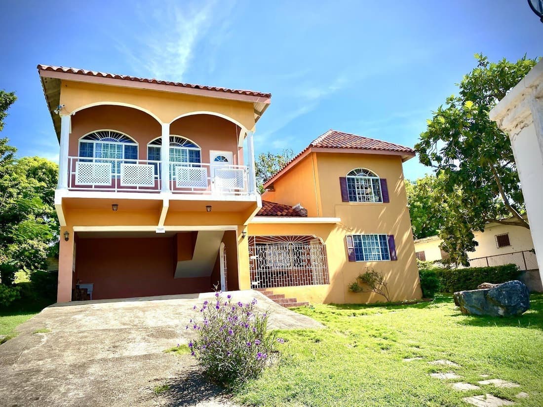 YanceyLargo Estate - Newly Built Modern 1 Bedroom Suite 1 Villa by RedAwning
