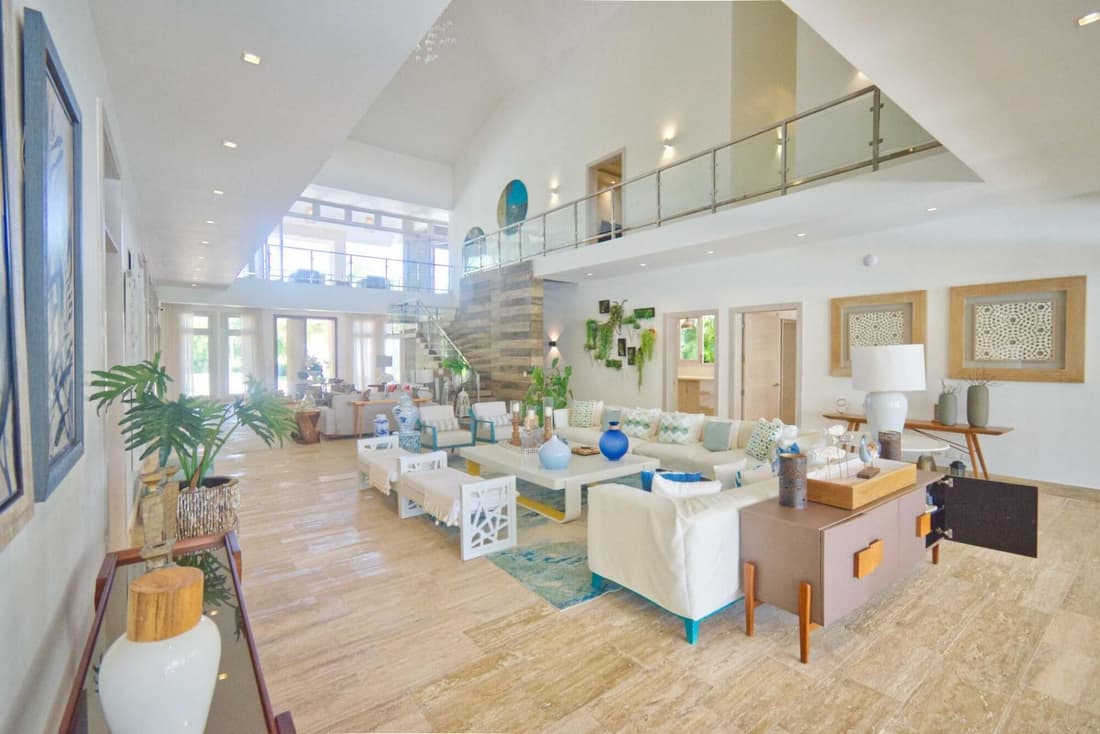 Modern Villa With Ocean View and Service Staff