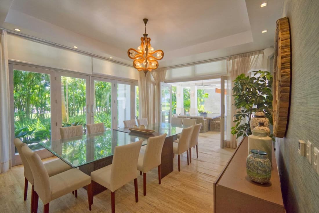 Modern Villa With Ocean View and Service Staff
