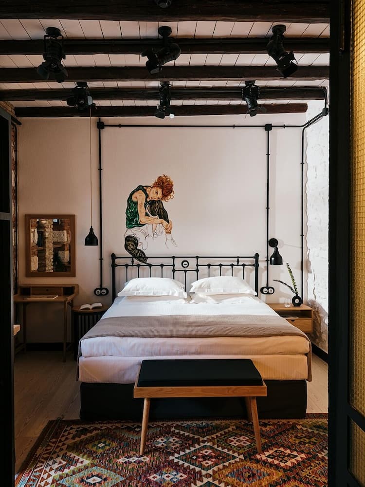 Not Hotel