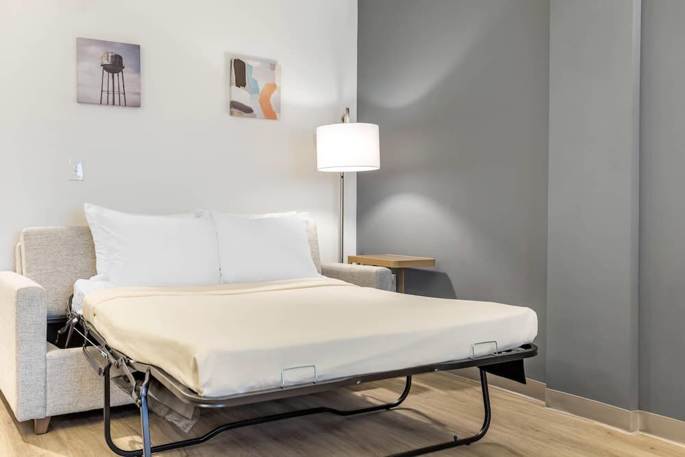 Comfort Inn & Suites Newark Liberty International Airport