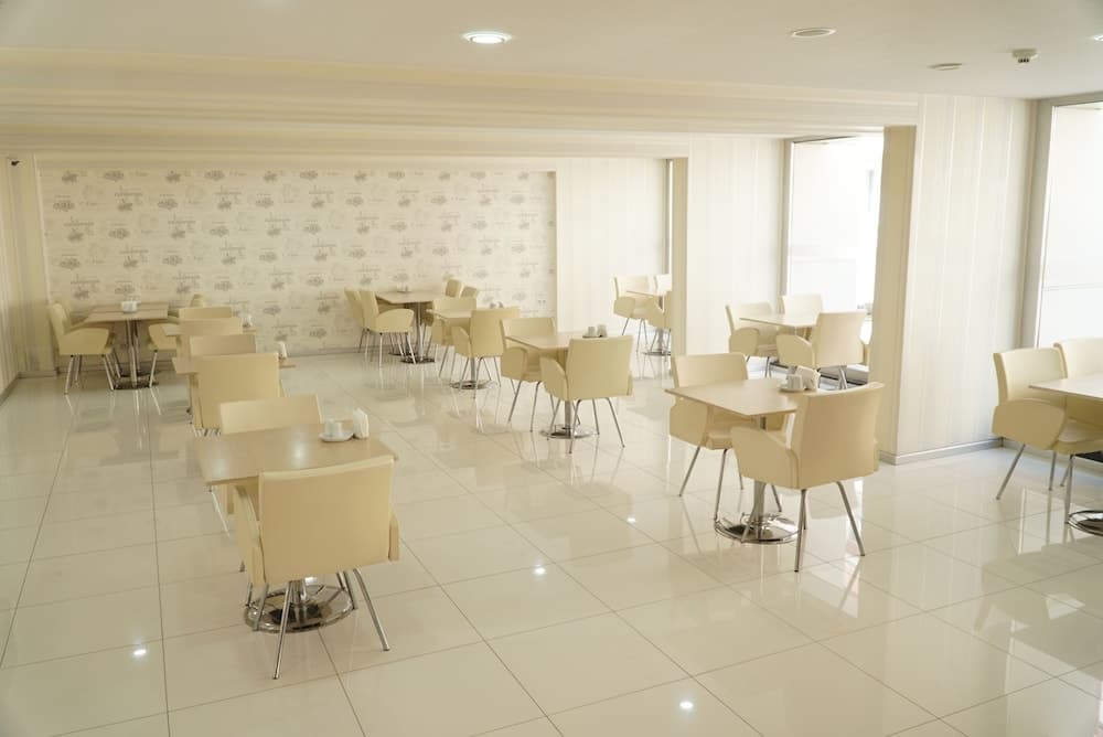 Otel Çınas
