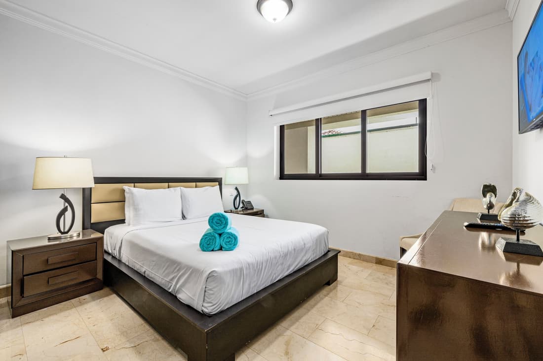 Condo 1 one bed, Palm Beach