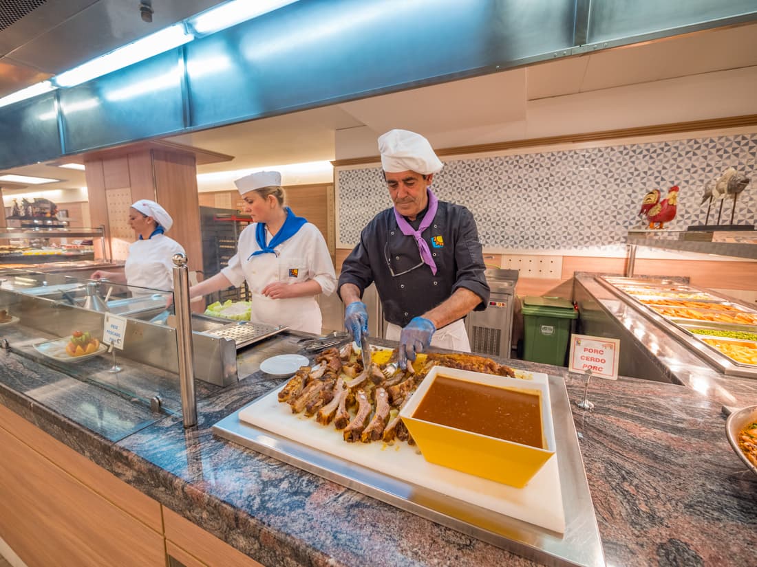 Golden Avenida Family Suites