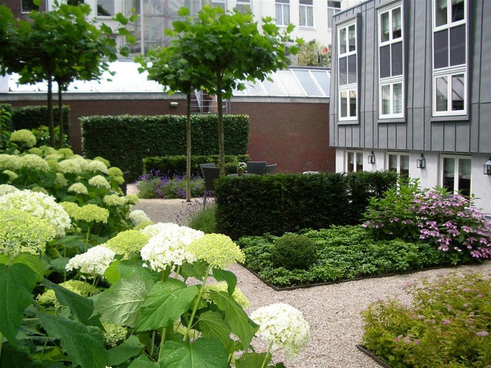 S&A VONDEL PARK HOTEL