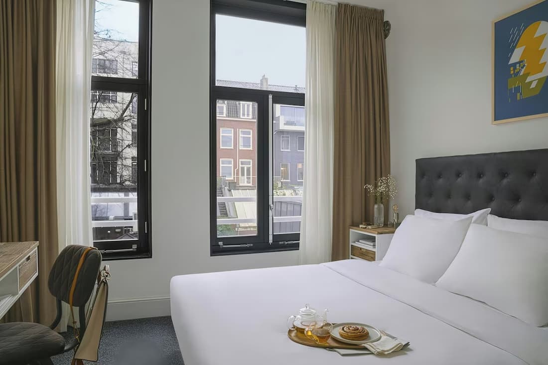 S&A VONDEL PARK HOTEL