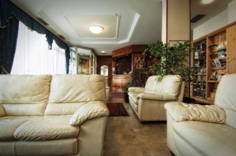 Everest Hotel