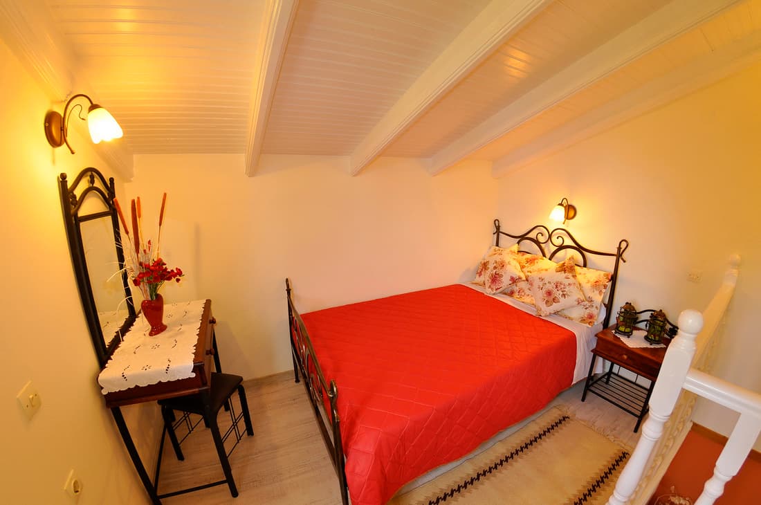 Mazis Apartments