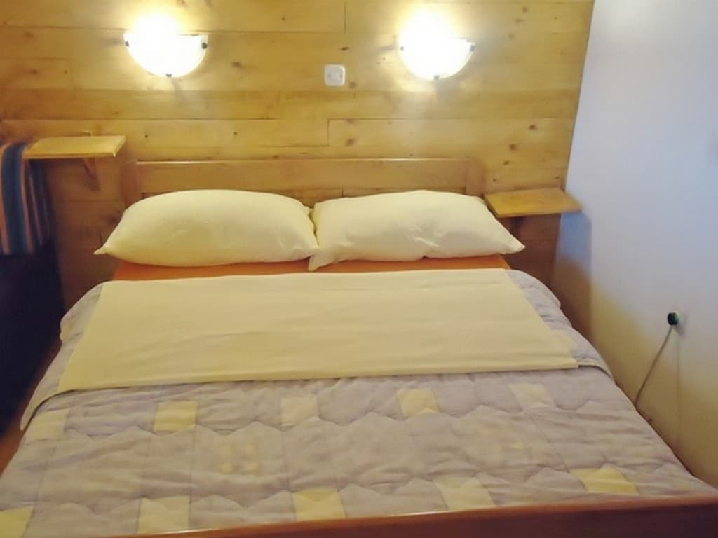 Apartments & rooms Kristic