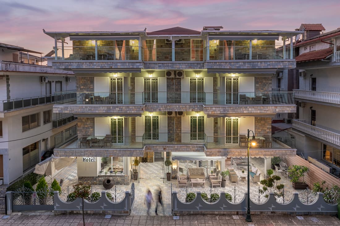 Ouzas  Luxury Hotel