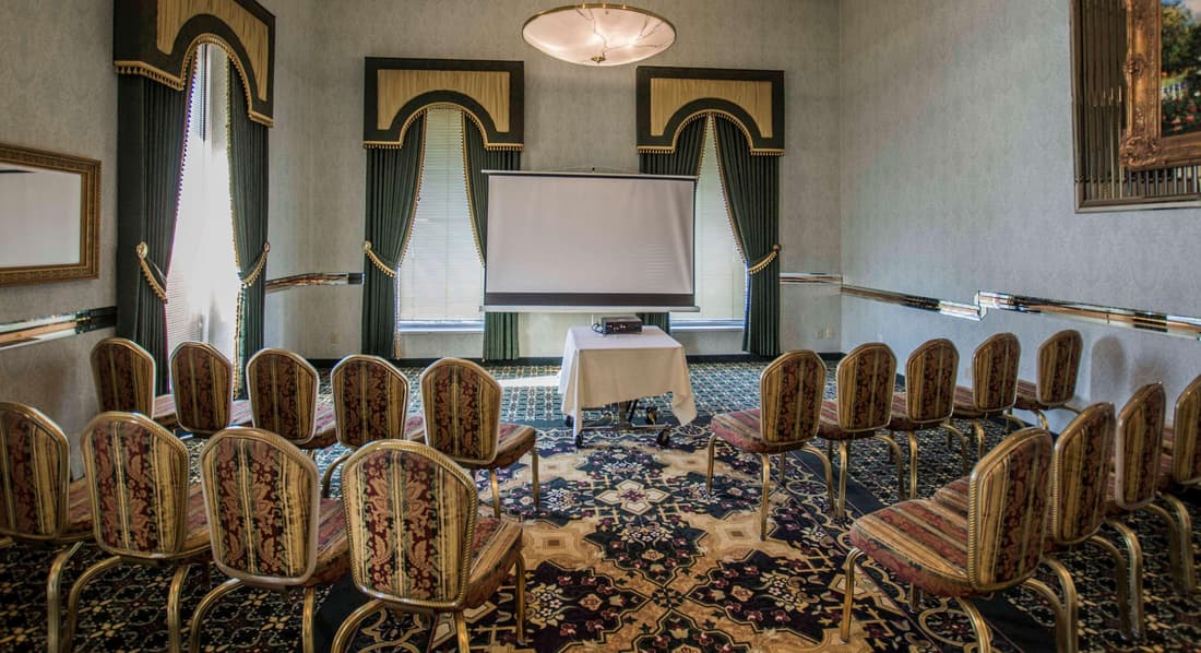 Salvatore's Garden Place Hotel