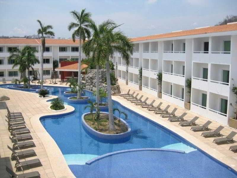 LA ISLA HUATULCO & BEACH CLUB
