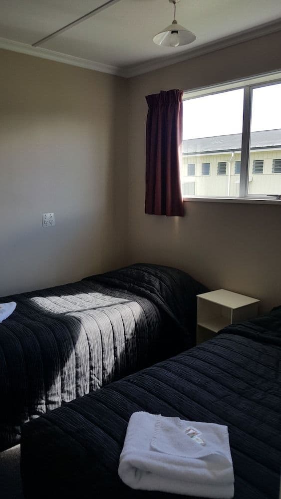 HIGH COUNTRY MOTEL AND BACKPACKERS