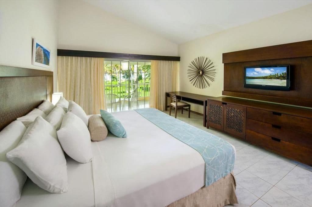 SELECT AT GRAND PARADISE SAMANA