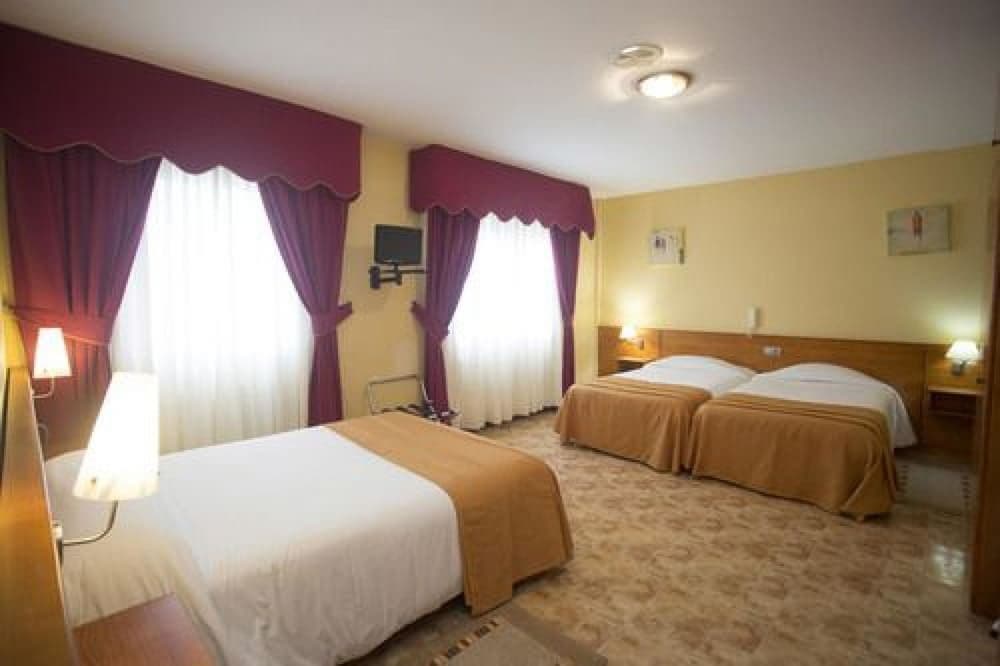 HOTEL CARLOS 96