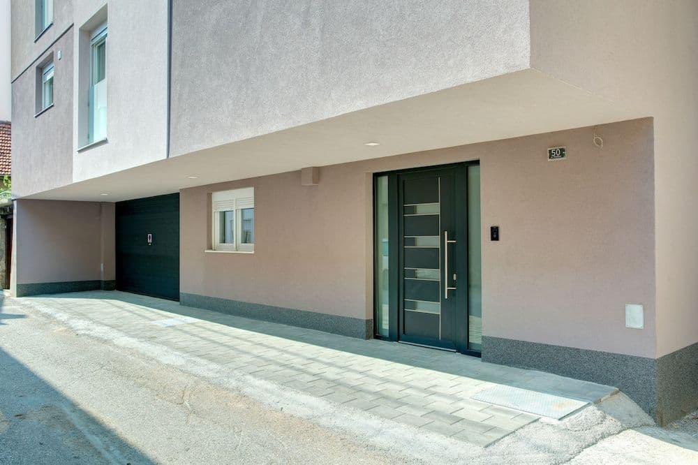VILLA FLORIS