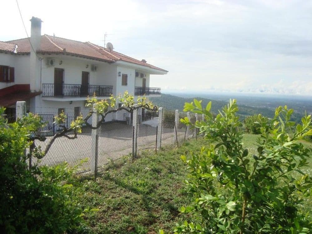 GUESTHOUSE ARSENIS