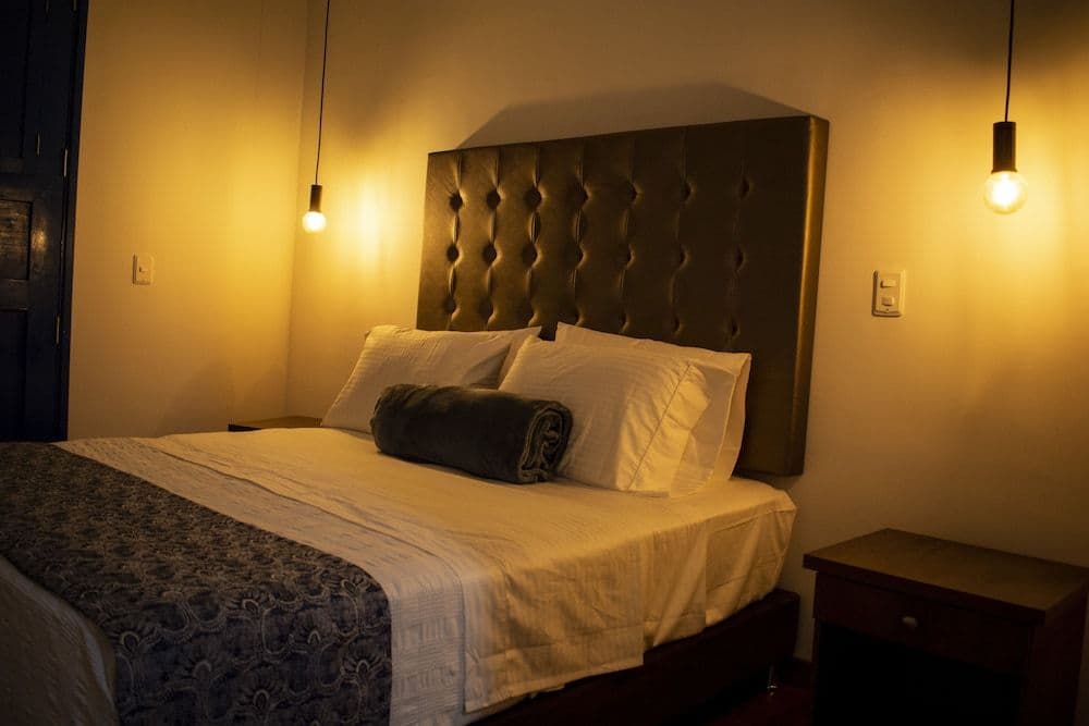 EL RELOJ CASA HOTEL