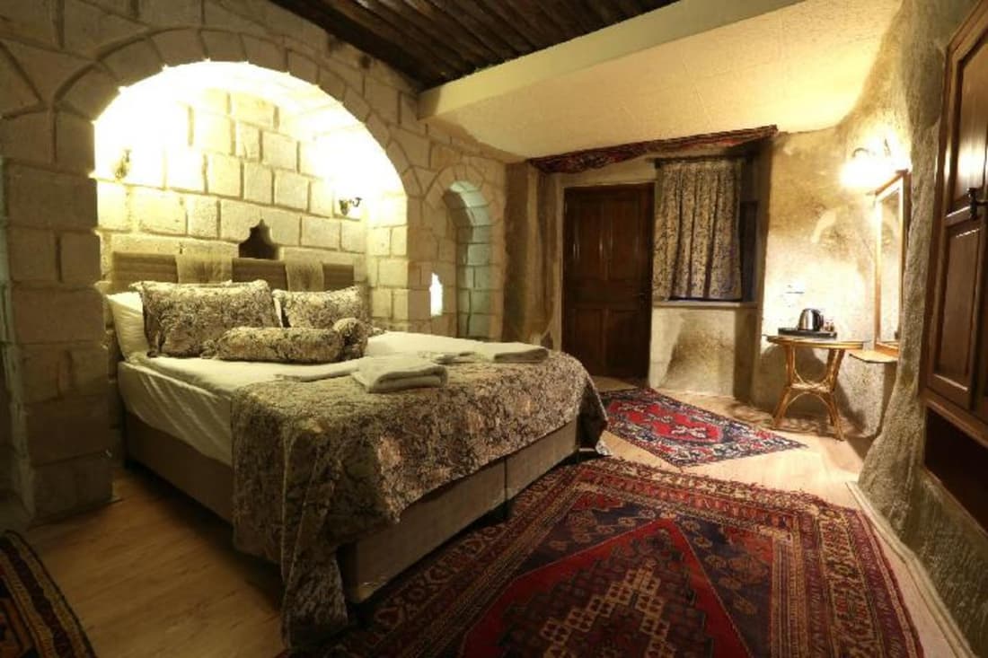 Eliz Cave House