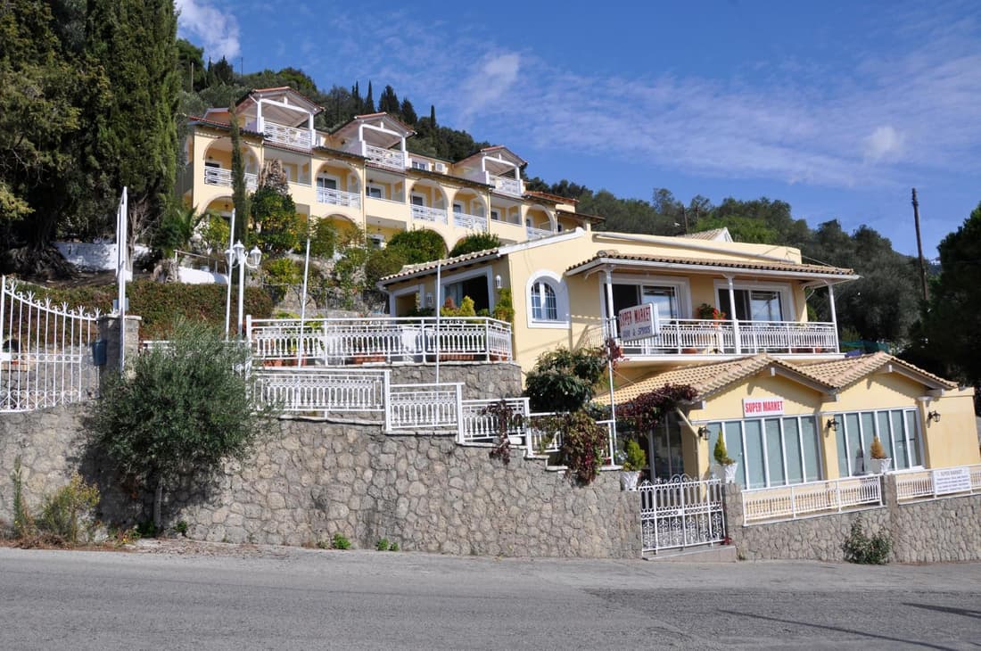Mazis Apartments