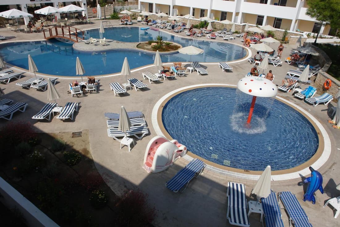 Matina Pefkos Aparthotel