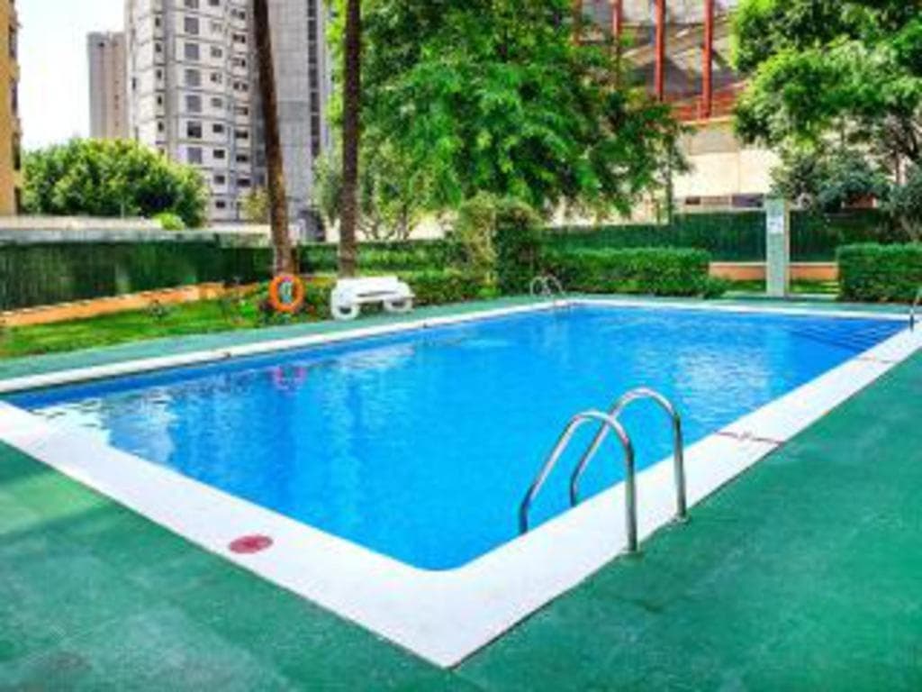 APT ALHAMBRA CON AIRE ACOND, 3 hab, ZONA PLAYA de LEVANTE-PISCINA-WIFI, parking suplem
