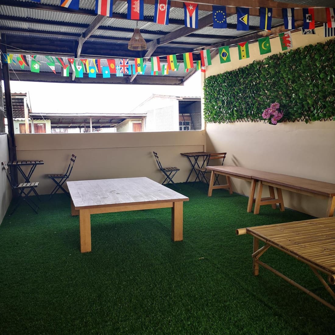 D​ Luck​ Hostel