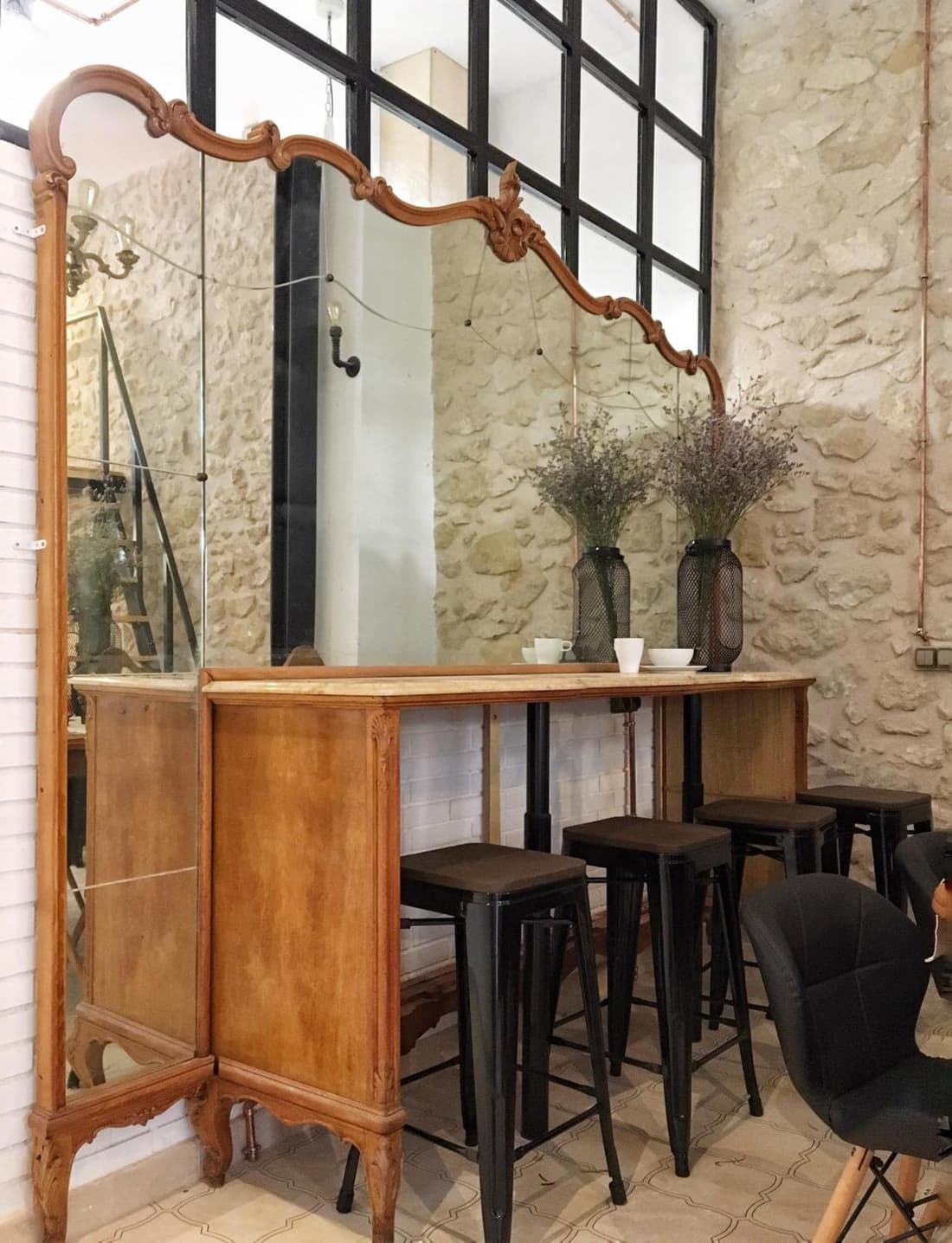 Hostel Numero Trece - Private Capsule Deds - Albergue Juvenil - towels, coffee & tea, remote check-in