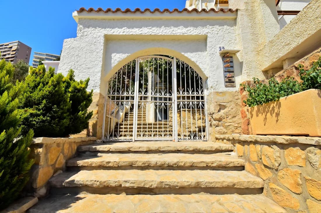 70sqm private terrace in front of the sea & 107sqm brand new apartment