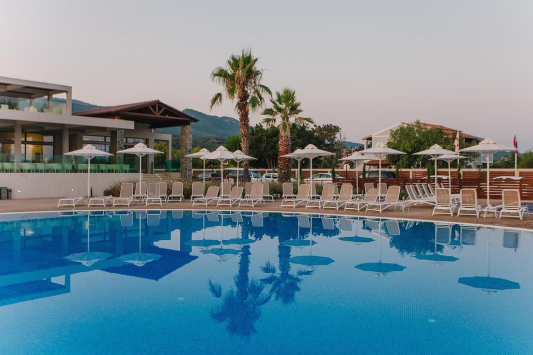 Almyros Beach Resort & Spa