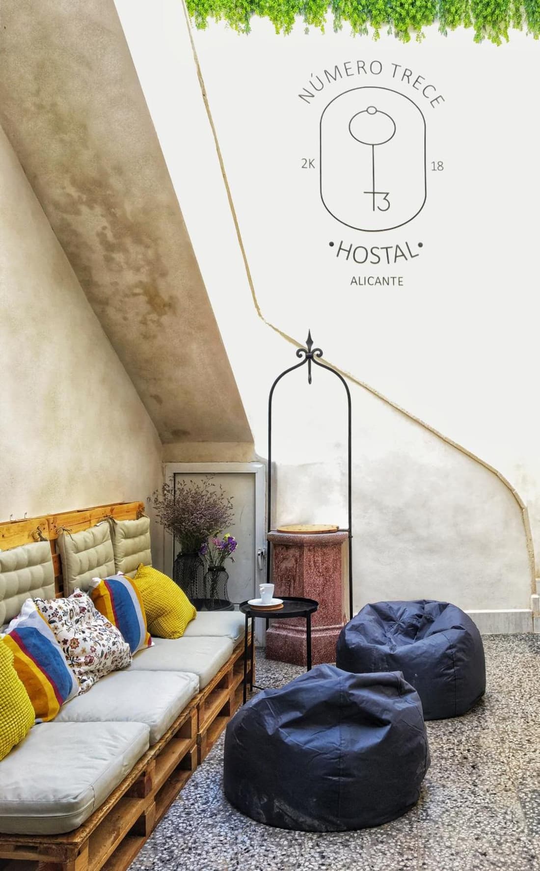 Hostel Numero Trece - Private Capsule Deds - Albergue Juvenil - towels, coffee & tea, remote check-in
