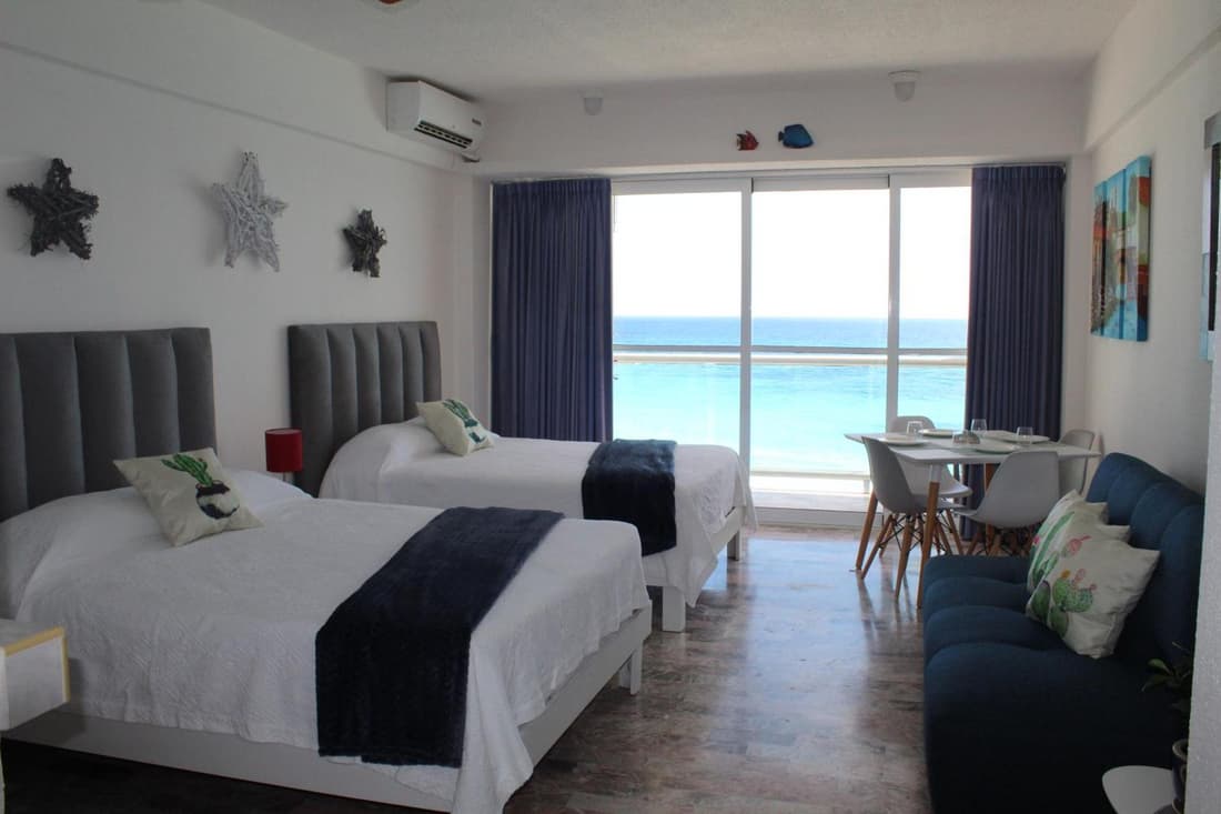 Oceanside Studio - Stunning Views, Ideal Location