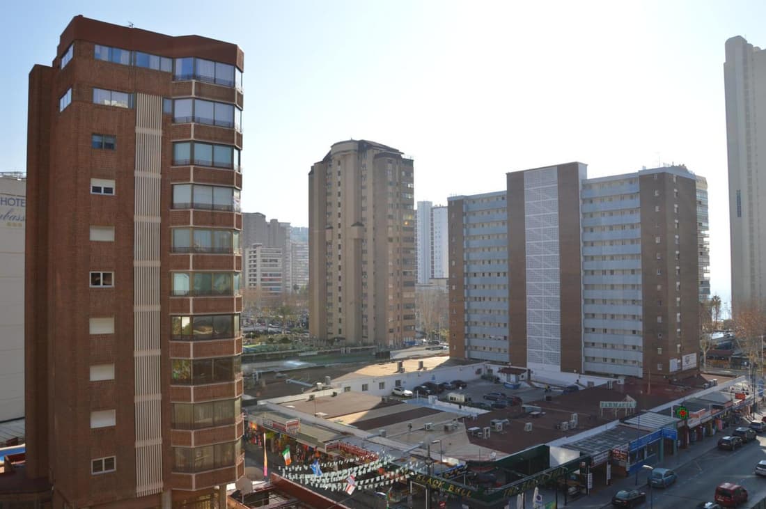 Apts ARA with pool