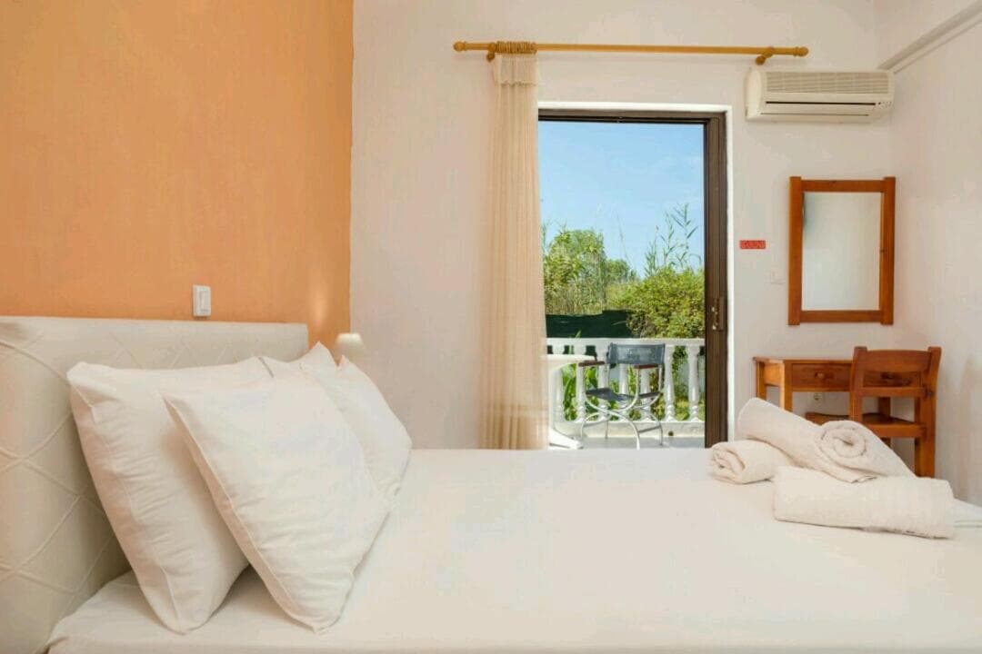 Eleni Studios & Apartments