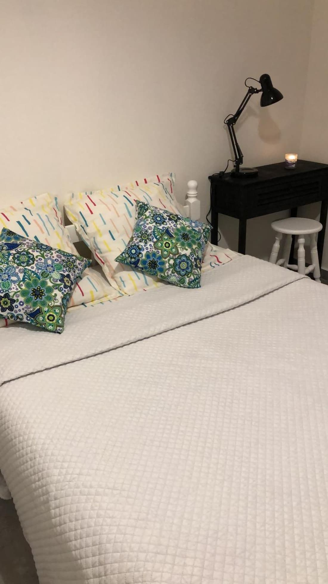 Belcourt1-lit queen size