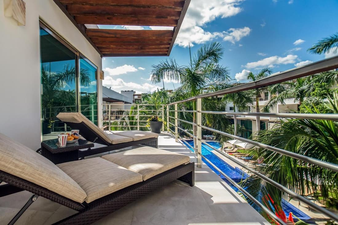 Luxurious & Central Condo In Playa Steps From The Beach