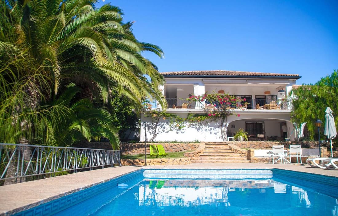 Villa Altozano with pool, barbeque, large garden, and fantastic sea views