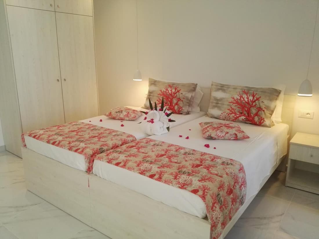 Bouganville Bed & Breakfast Stegna