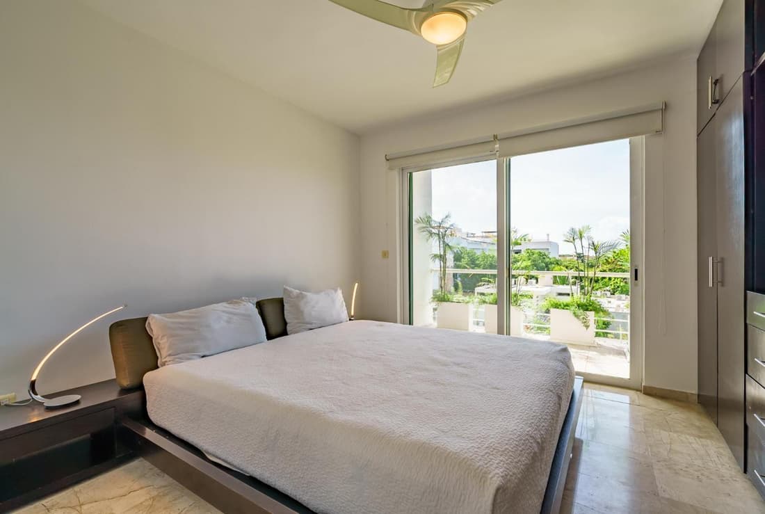 Duplex w Rooftop Plunge Pool – Walk to Beach