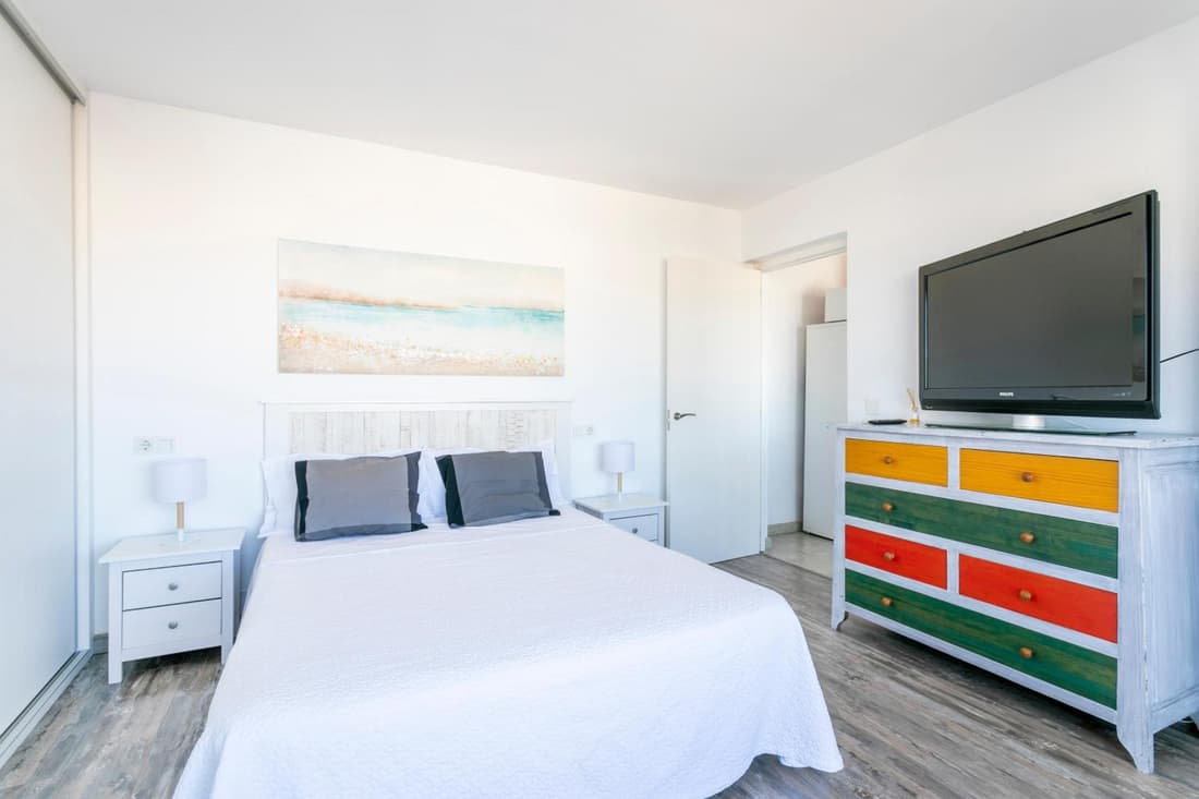Beach Suite, city & mountain view