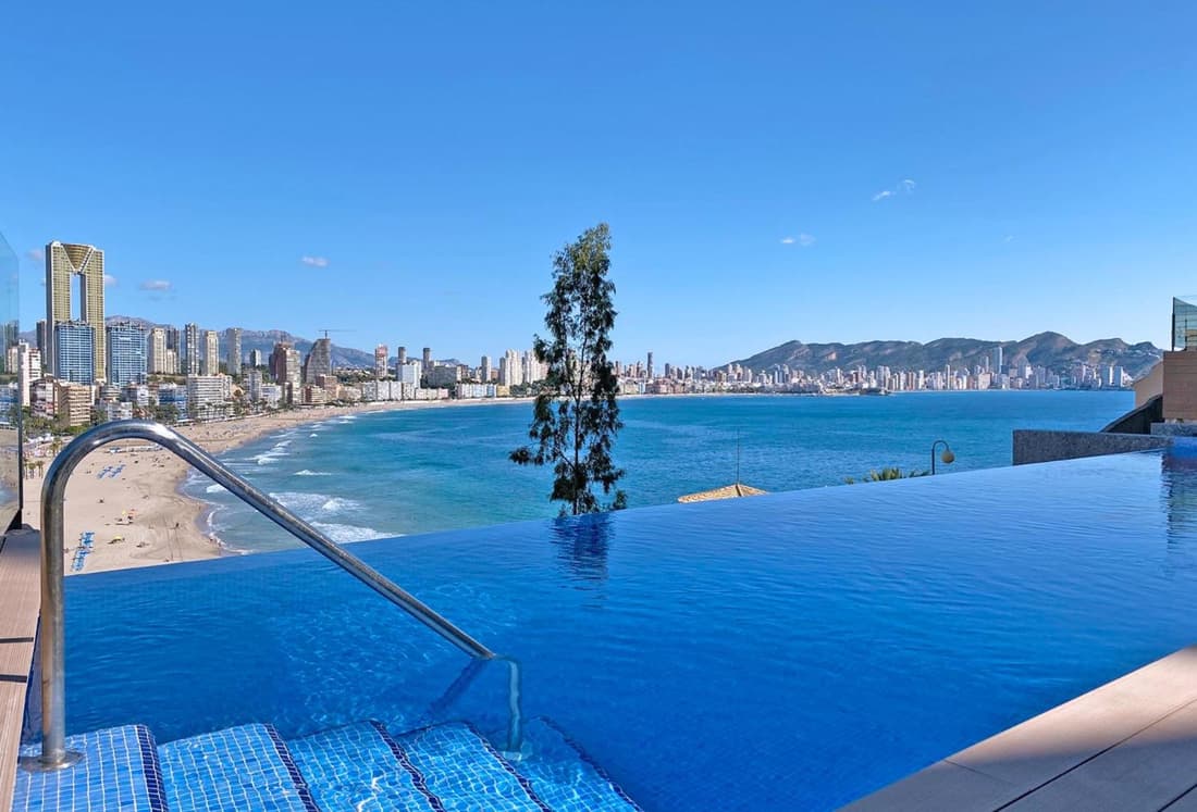 Luxury Apartment with private hot tub by Poniente Beach