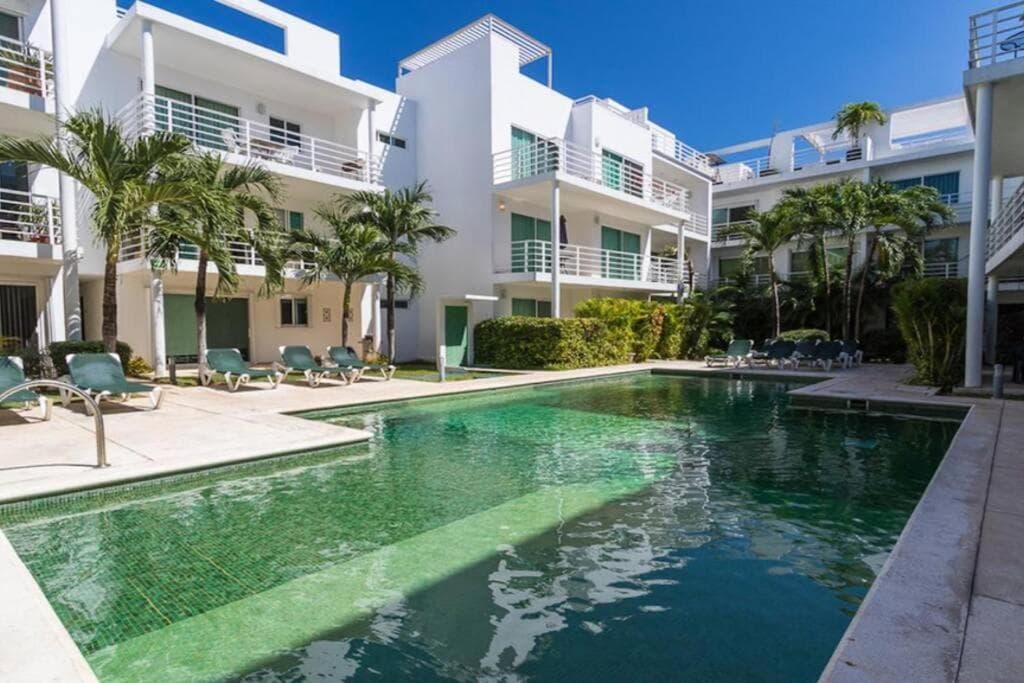 Playa del Carmen Tranquil Resort Pool Walk to 5th Ave and Beach