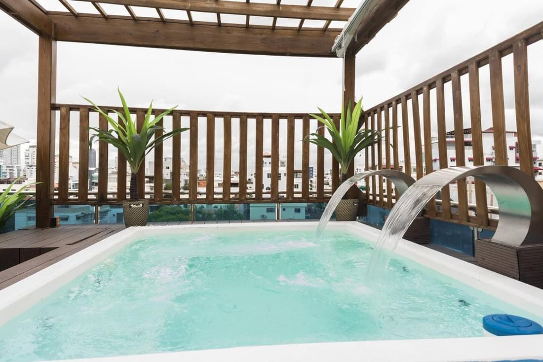 8-Bedroom Penthouse with Private Jacuzzi & Rooftop