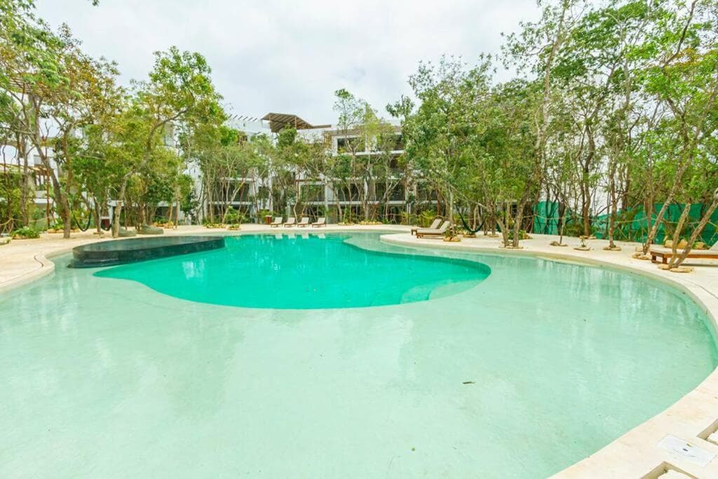 Perfect Getaway a Yaaxlum 106