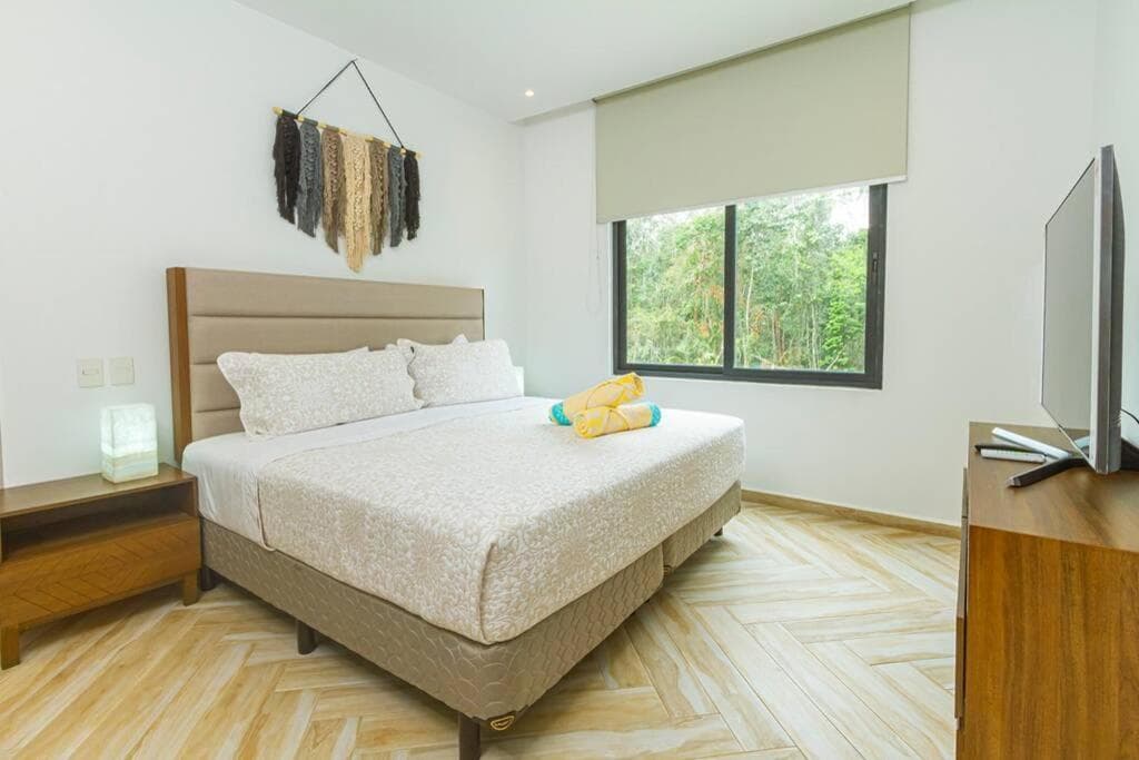 Perfect Getaway a Yaaxlum 106